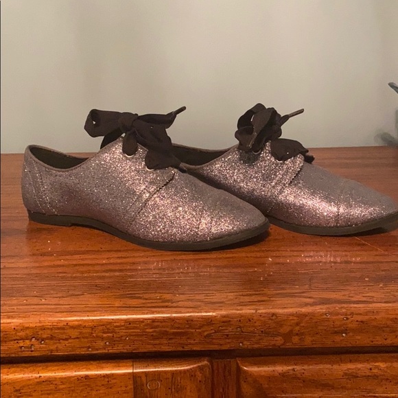 🌟🥳HP🥳🌟 Oxfords sparkly and bows! Say yes! - Picture 5 of 9
